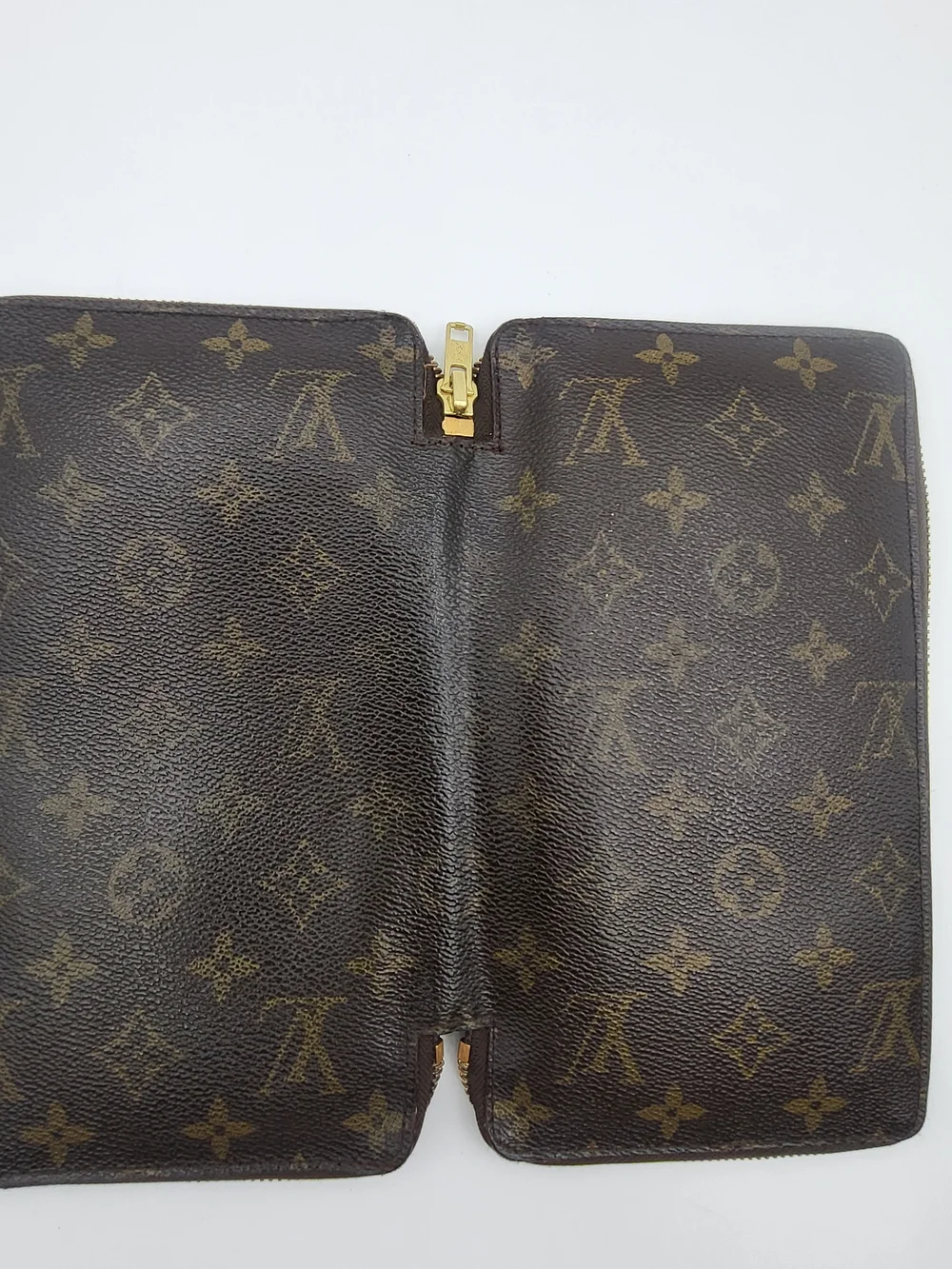 Louis Vuitton Monogram Travel Organizer Zippy Wallet. Authentic..